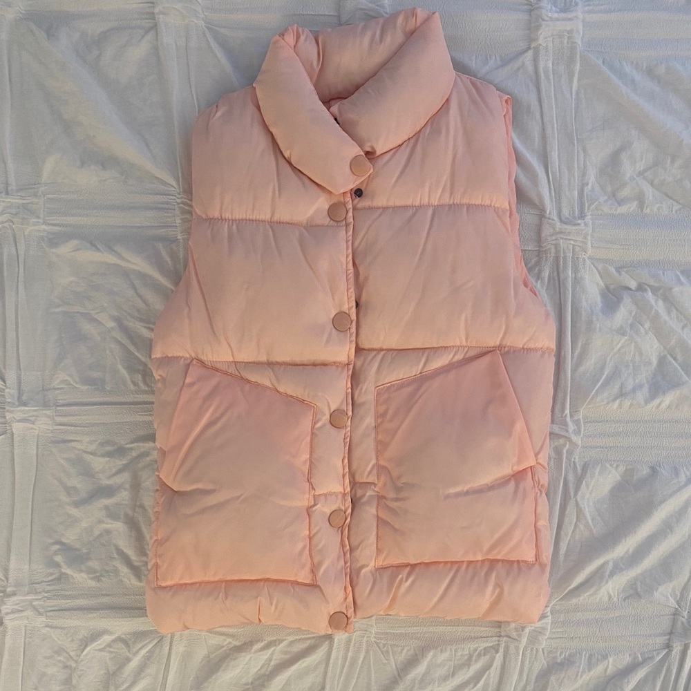 Main Strip light pink puff vest